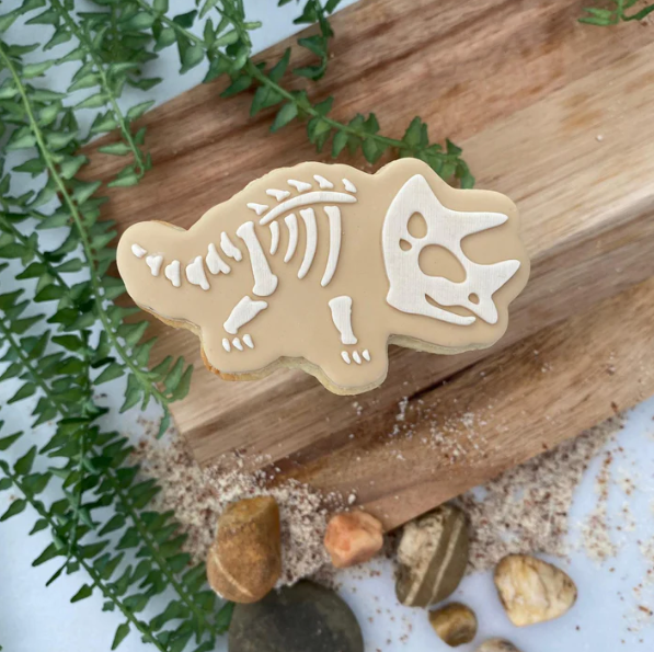 DINOSAURIER 12 - Skelett Triceratops (Ausstechform und Stamp)