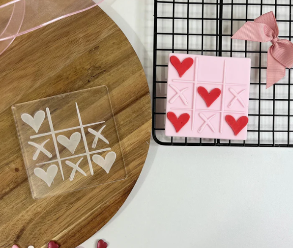 VALENTINSTAG 72- Tic Tac Toe (Ausstechform und Stamp)