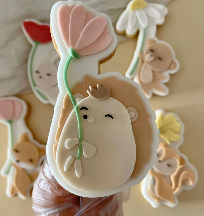 WALDTIERE (3) 3 - Igel mit Blume (Ausstechform und Stamp)