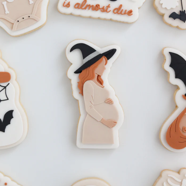 HALLOWEEN BABY SHOWER 6 - Schwangere Frau