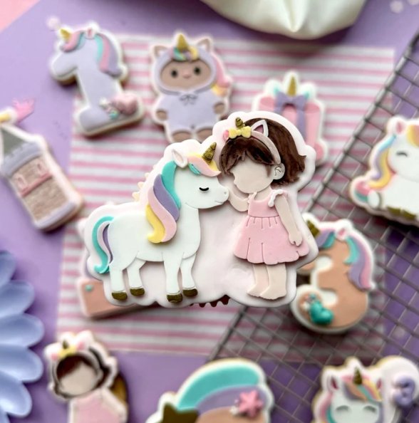 UNICORN/EINHORN 27 - Einhorn und kleines Mädchen