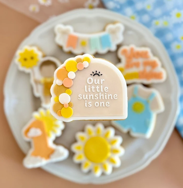 SONNE 20 - Our little Sunshine is One (Ausstechform und Stamp)