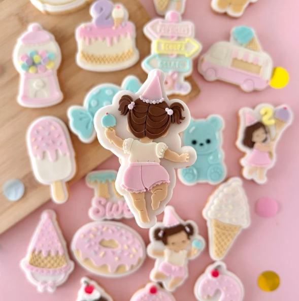 TWO SWEET 3026 – Mädchen mit Eiscreme