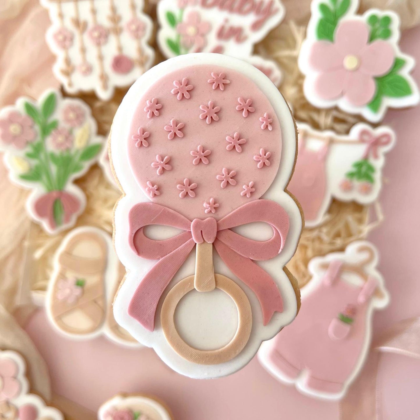 BABY IN BLOOM 9 - Babyrassel (Ausstechform und Stamp)