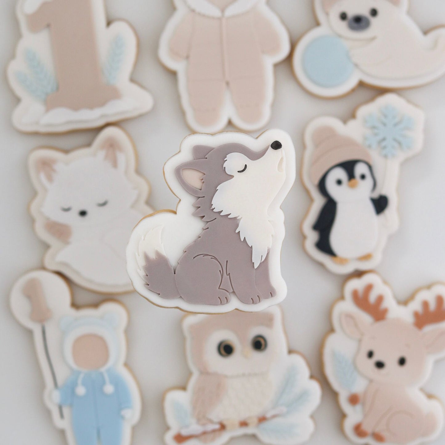 WINTER ONE DERLAND 11 - Wolf
