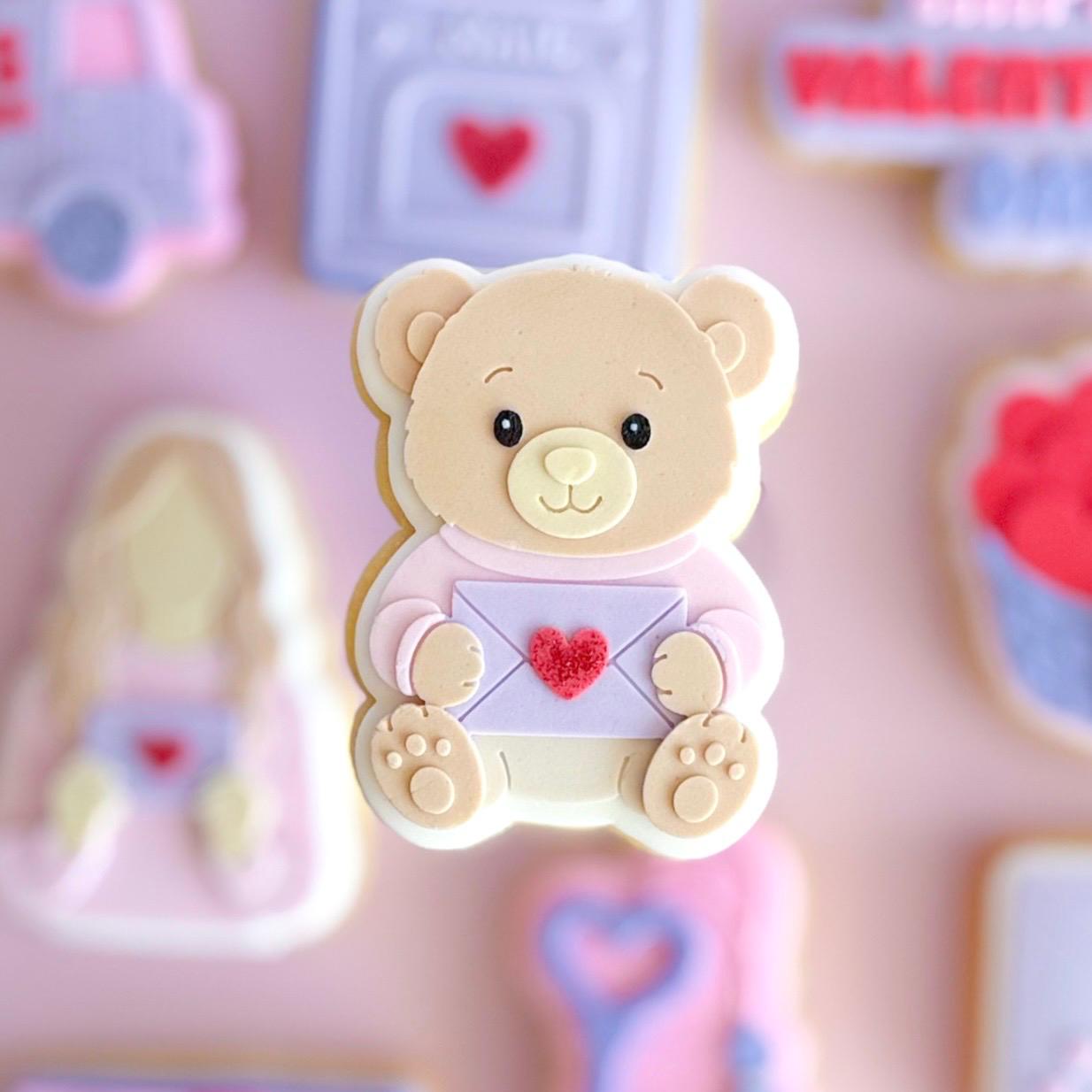 VALENTINSTAG 2026 21 - Teddybär mit Umschlag
