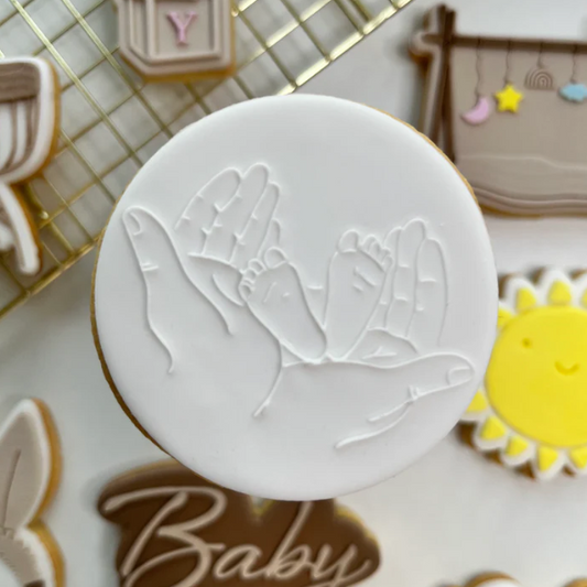 BABY 50 - Hände halten die Füße (Ausstechform und Stamp)