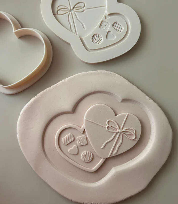 VALENTINSTAG 36 - Schachtel Schokolade (Ausstechform und Stamp)