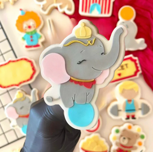 ZIRKUS 9 - Elefant auf dem Ball (Ausstechform und Stamp)
