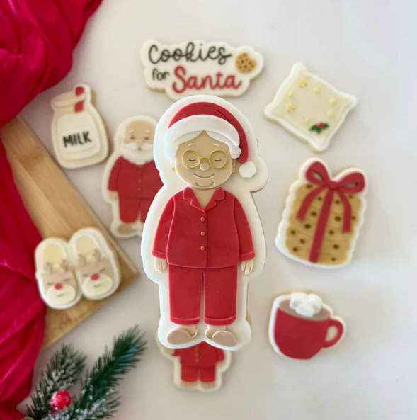 WEIHNACHTEN 2025 - 25 Weihnachtsfrau im Pyjama