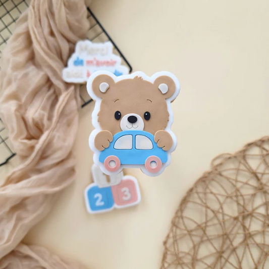 SCHULE / SCHOOL 38 - Teddybär mit Auto
