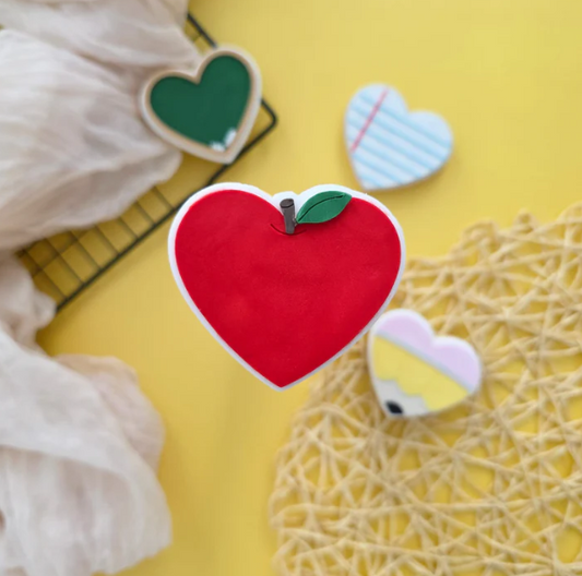 SCHULE / SCHOOL 46 -Apple Heart - MINI