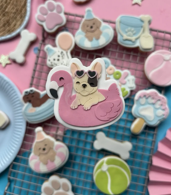 3006 - Hund mit Flamingo-Schwimmring