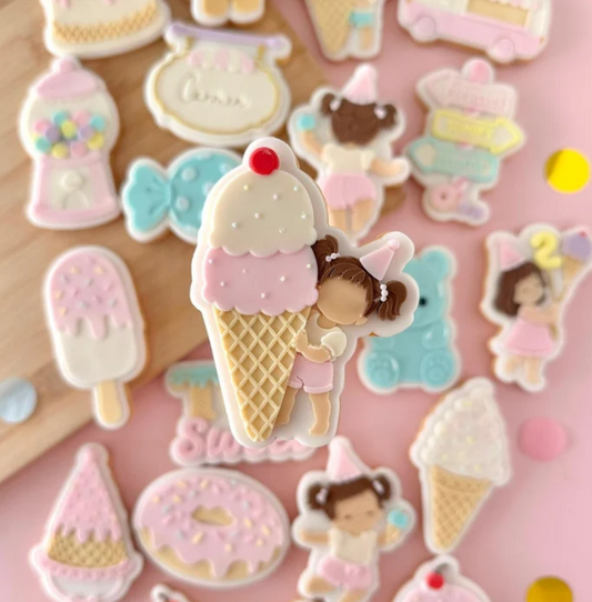 TWO SWEET 3030 - Mädchen mit Eiscreme (Gesichtslos)