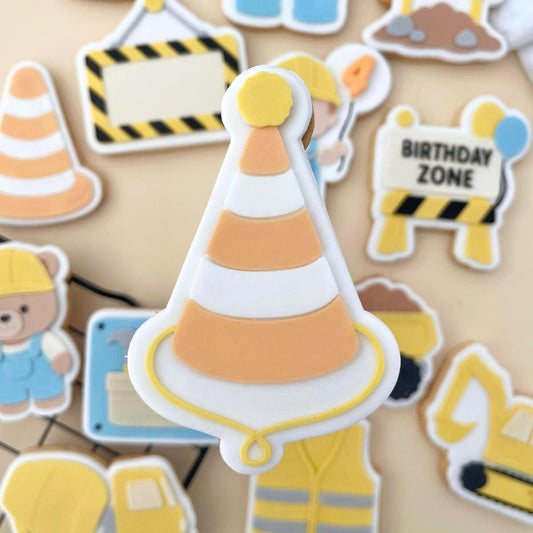 KLEINE BAUSTELLE 2 8 - Geburtstagshut (Ausstechform und Stamp)