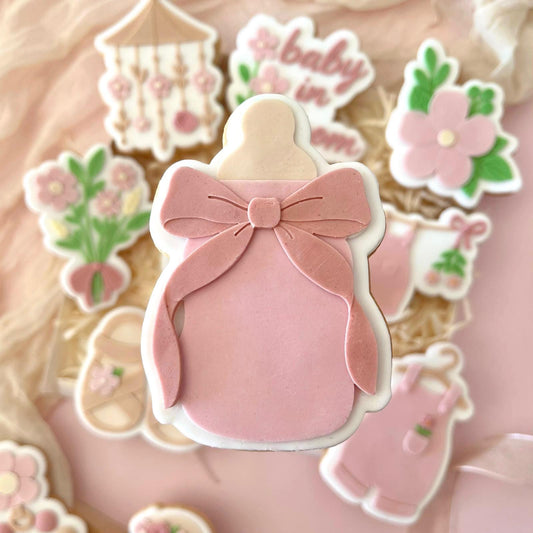 BABY IN BLOOM 7 - Babyflasche (Ausstechform und Stamp)