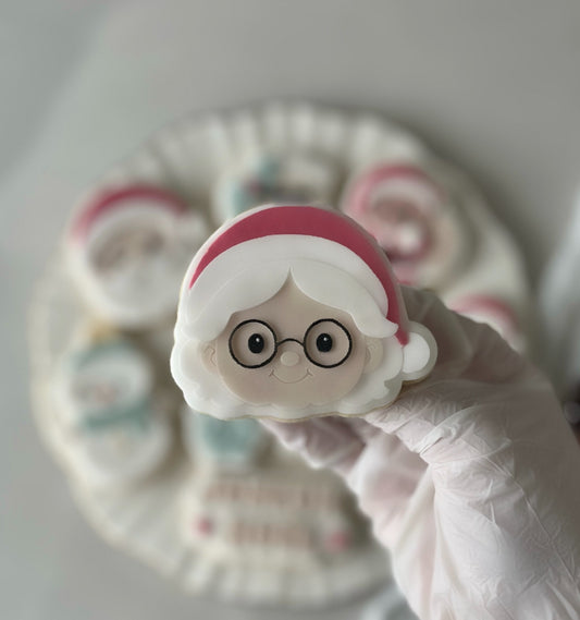 WEIHNACHTEN 2025 - 87 Kopf der Weihnachtsfrau