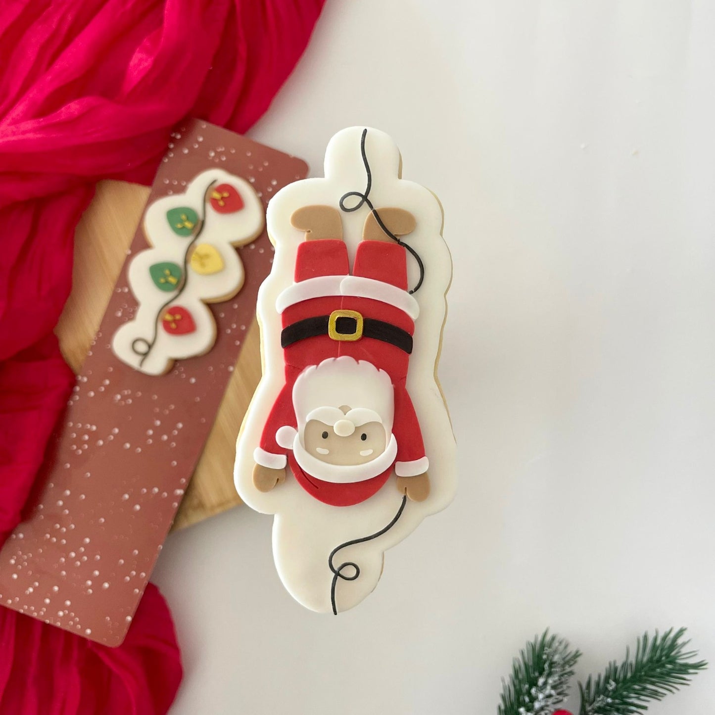 WEIHNACHTEN 2025 - 92 Hängender Weihnachtsmann