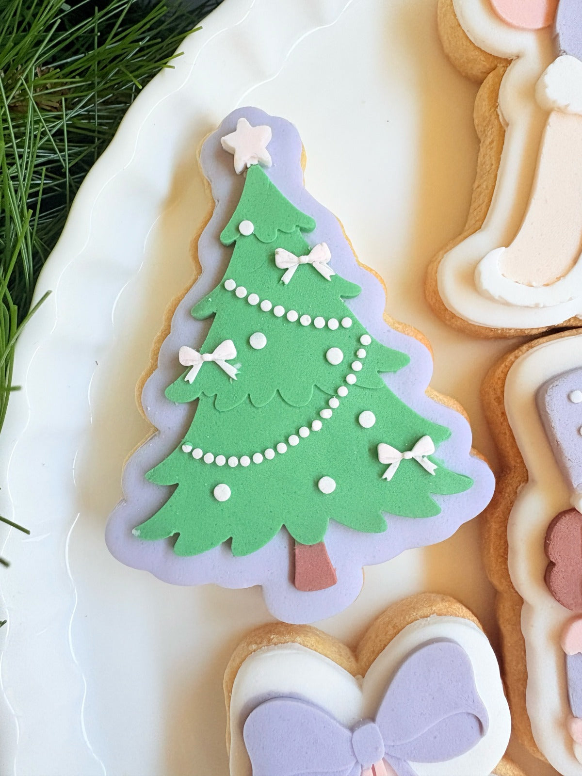 WEIHNACHTEN 2025 - 56 Weihnachtsbaum mit Schleifen