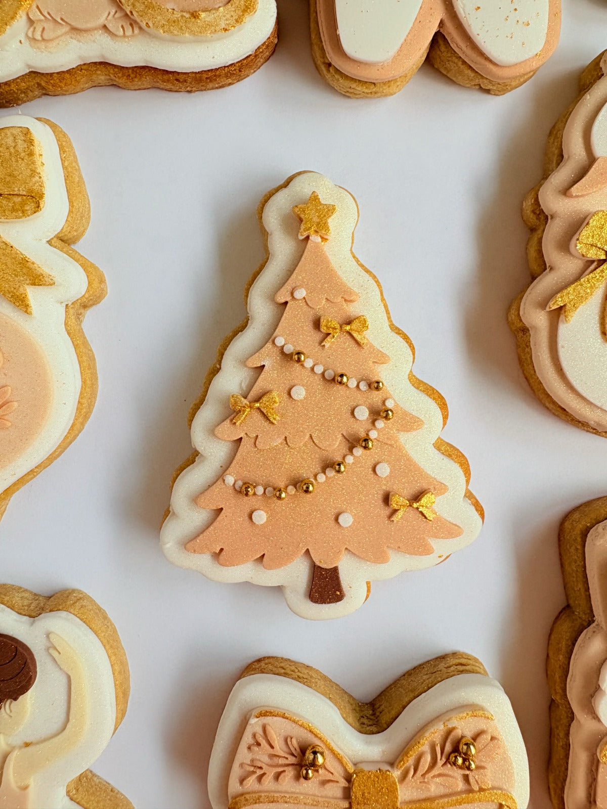 WEIHNACHTEN 2025 - 56 Weihnachtsbaum mit Schleifen