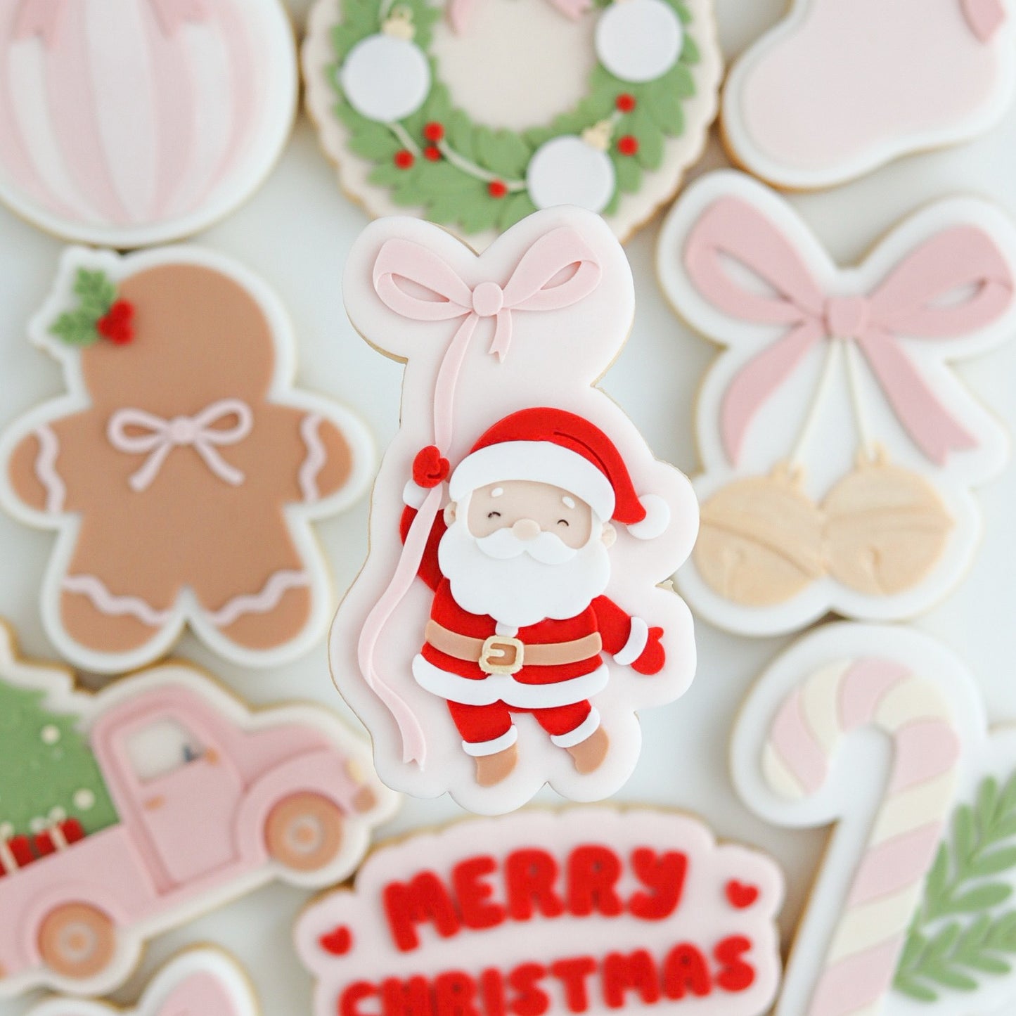 WEIHNACHTEN 2025 - 130 Weihnachtsmann mit Schleife