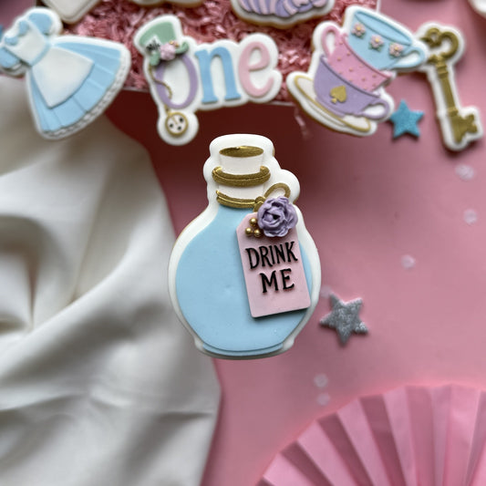 ALICE 10 - Drink Me (Ausstechform und Stamp)