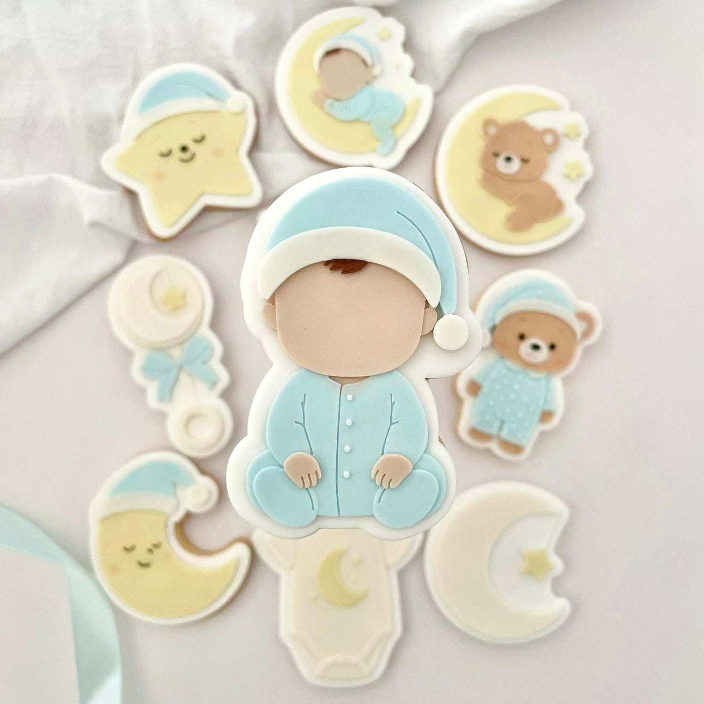 MONDBÄR - 2 Baby im Schlafanzug